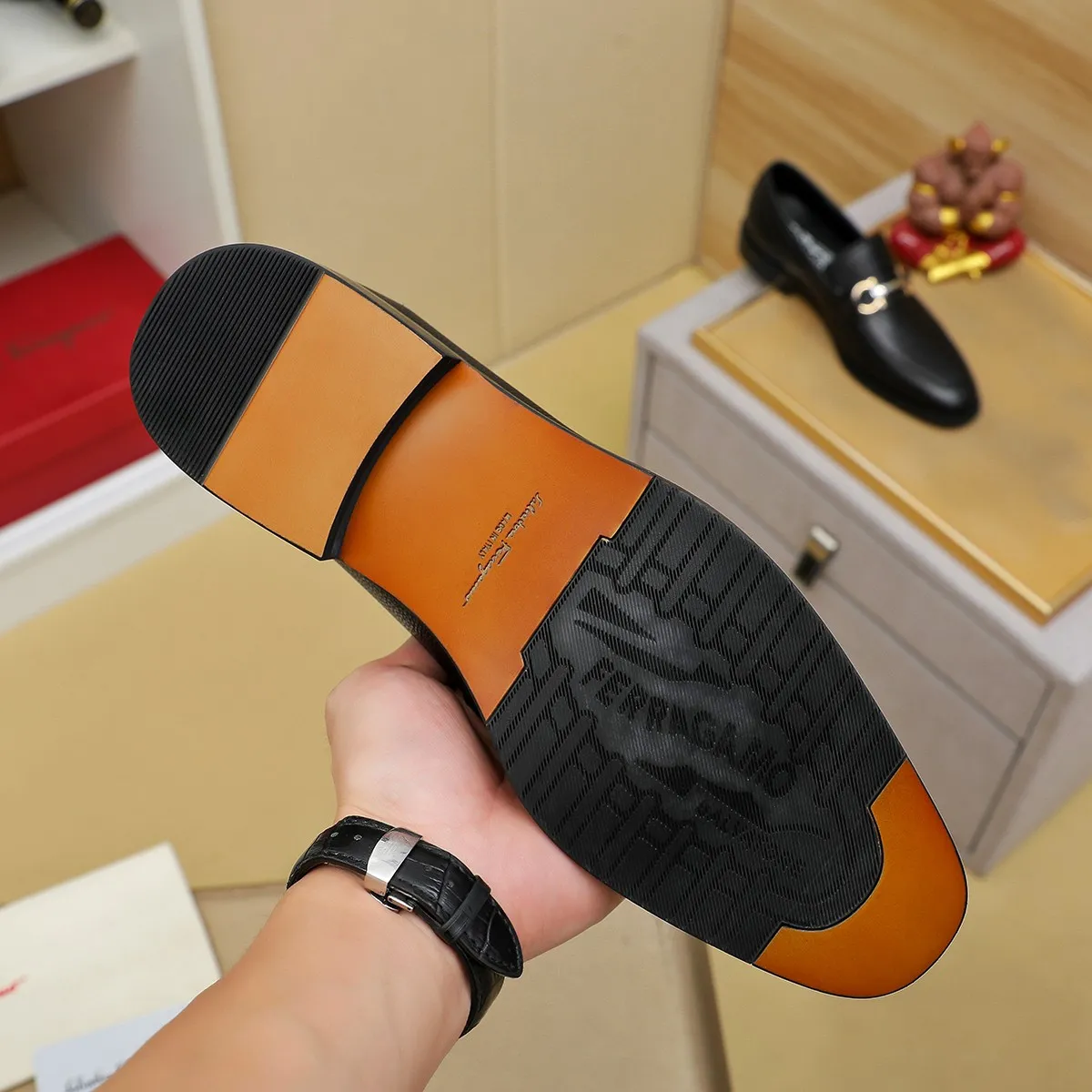 Men's shoes💰420🔥Ferragamo new men's formal shoes🇨🇳Official website original 1:1 mold opening, original quality💯Fine workmanship, high-end luxury shoes☘ The surface is made of imported Italian first-layer cowhide🌴🐑Leather lining🍓Rubber wear-resistant and non-slip outsole, breathable and comfortable to wear🍍The first choice for high-grade men, size 39-45 (38.46. Can be customized)